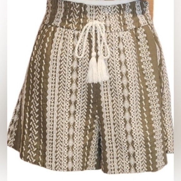 House of Harlow 1960 Pants - House of Harlow 1960 Olive Embroidered Shorts Size Small